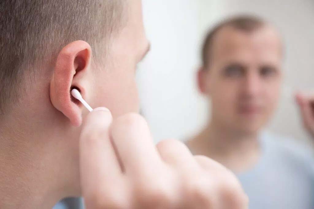 Limpiar los oídos de forma correcta - Ópticas Fergo